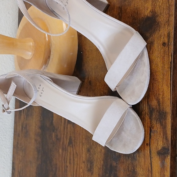 Firm $$ A new day thick heel cream color 9.5 - Picture 3 of 7